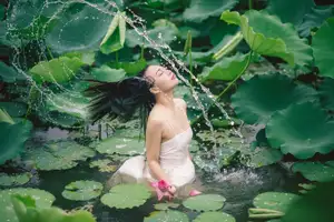 Ju Zi's Ethereal Beauty Amidst Lotus Blooms | YiTuYu Vol.8733 - image 24