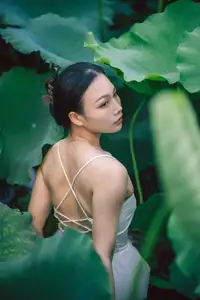 Ju Zi's Ethereal Beauty Amidst Lotus Blooms | YiTuYu Vol.8733 - image 4