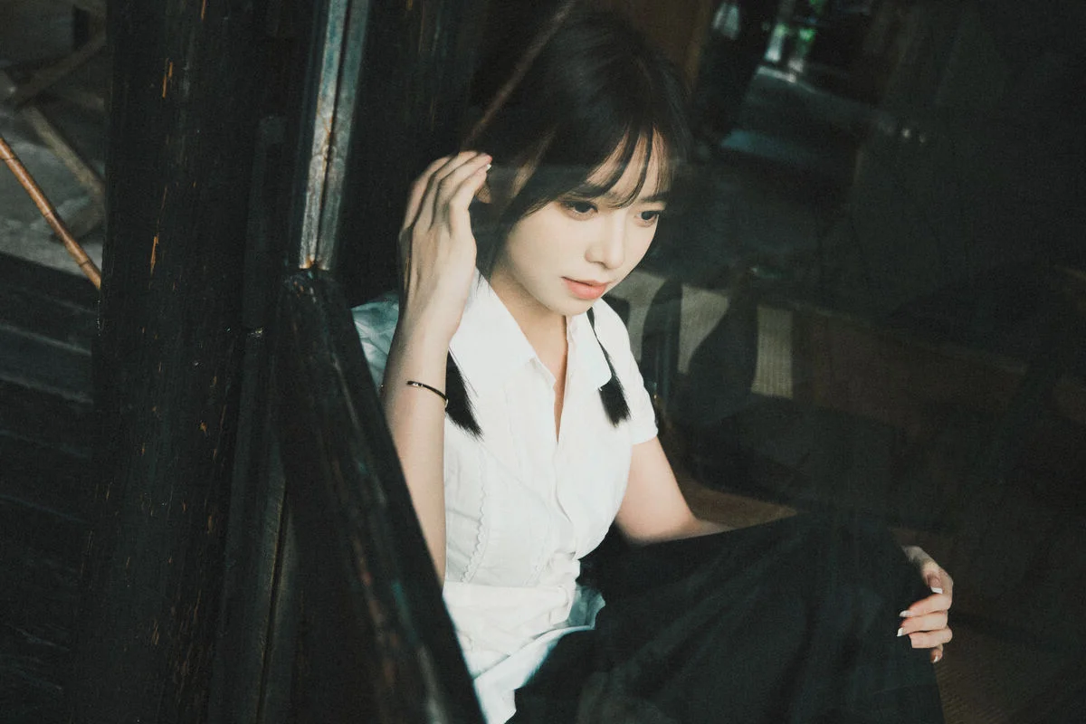 Captivating Aesthetic Photography: Xiao Xong in YiTuYu Art Language Vol.7652