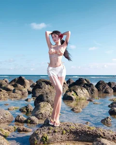 Northwest Beauty Sensation Flaunts Incredible Figure in Stunning Bikini Photoshoot - image 7
