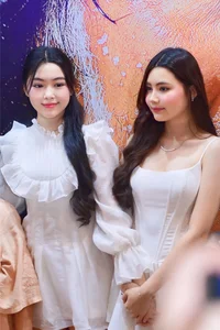 Quyen Linh’s Daughters Dazzle on the Red Carpet with Elegant Fashion - image 10