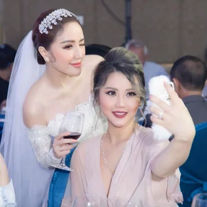 The Stunning Beauty of Bao Thy’s Sister: A Blend of Western and Eastern Aesthetics - image 3