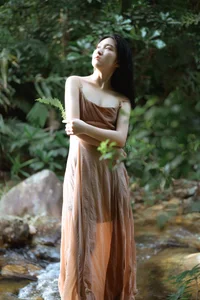 Serene Summer Portrait Photography: Ye Zhi Zhi Zhi in YiTuYu Art Language Vol.9104 - Aesthetic Nature and Stream Side Fashion Inspiration - image 6