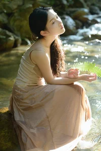 Serene Summer Portrait Photography: Ye Zhi Zhi Zhi in YiTuYu Art Language Vol.9104 - Aesthetic Nature and Stream Side Fashion Inspiration - image 12