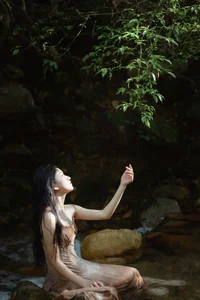 Serene Summer Portrait Photography: Ye Zhi Zhi Zhi in YiTuYu Art Language Vol.9104 - Aesthetic Nature and Stream Side Fashion Inspiration - image 3
