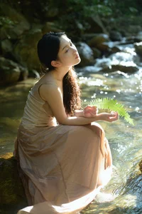 Serene Summer Portrait Photography: Ye Zhi Zhi Zhi in YiTuYu Art Language Vol.9104 - Aesthetic Nature and Stream Side Fashion Inspiration - image 10