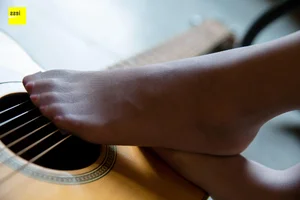 IESS Silk Enjoyer 312: Wanping – The Artistic Grey Silk Girl Playing Guitar Collection - image 10