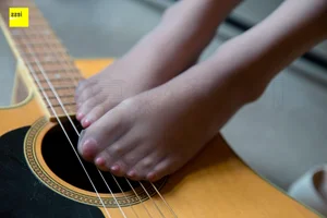IESS Silk Enjoyer 312: Wanping – The Artistic Grey Silk Girl Playing Guitar Collection - image 2