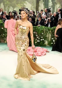 Unforgettable Met Gala Moments: Exploring the Most Unique and Avant-Garde Red Carpet Outfits - image 7