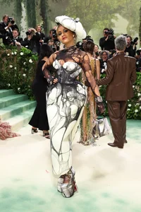 Unforgettable Met Gala Moments: Exploring the Most Unique and Avant-Garde Red Carpet Outfits - image 3