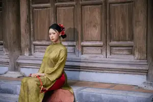 Graceful Vietnamese Ao Dai: Traditional Beauty Adorned with Red Calla Lilies - image 9