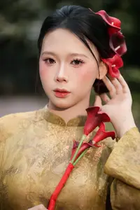 Graceful Vietnamese Ao Dai: Traditional Beauty Adorned with Red Calla Lilies - image 2
