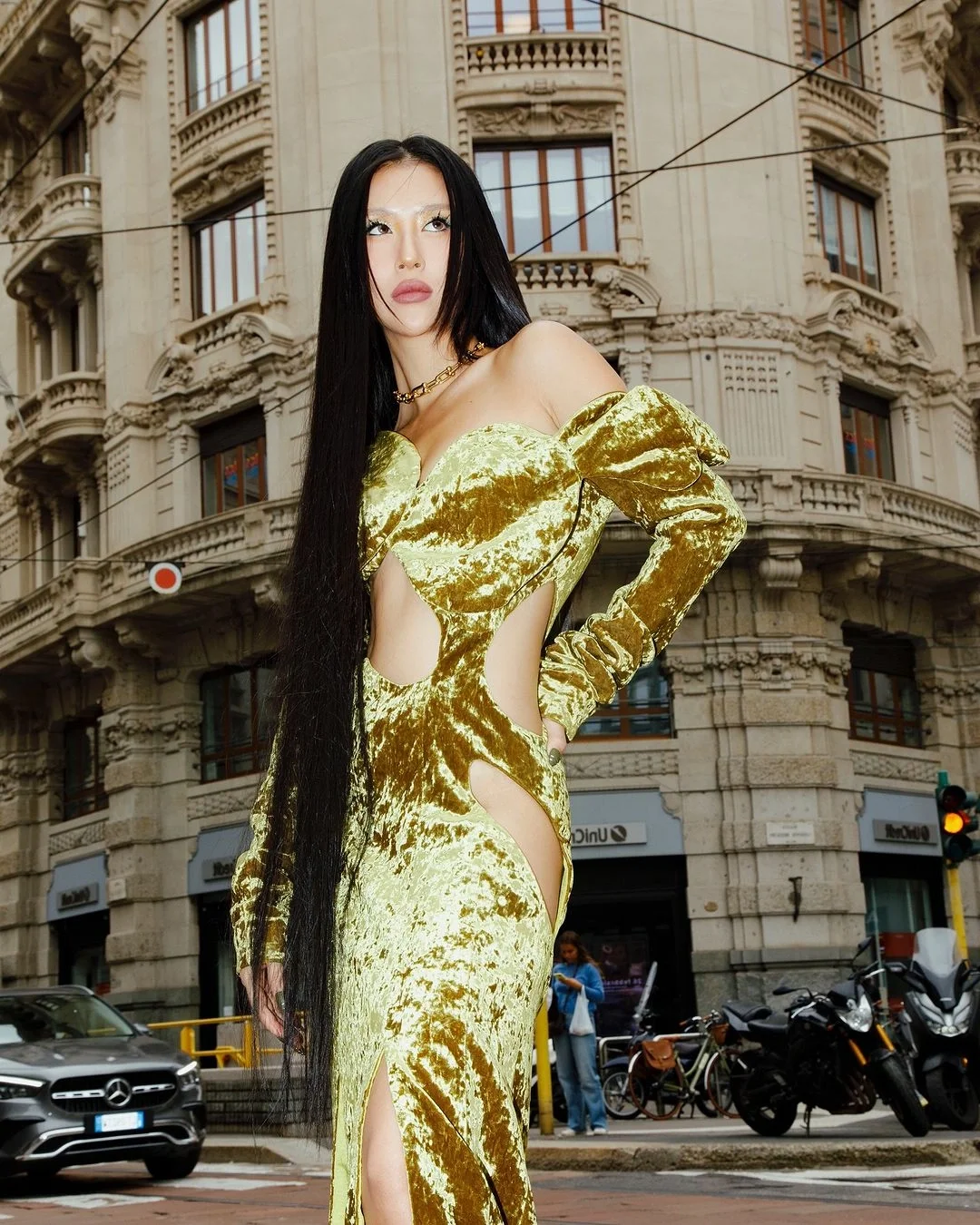 Ho Ngoc Ha and Chau Bui Stun in Glamorous Outfits Alongside Global Fashion Icons