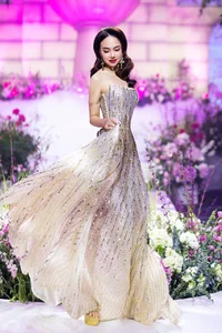 Dinh Ngoc Diep Makes Stunning Catwalk Return: Ageless Beauty and Elegance on the Runway at Nearly 40 - image 0