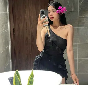 Gia Lai's Rising Fashion Star Proves Confidence Outshines Height in Bold Outfits - image 2