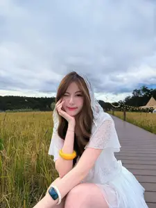 Tang My Han: A Muse's Beauty Amidst Golden Rice Fields, A Breathtaking Moment - image 8