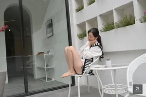 Vibrant Urban Lifestyle Photography Featuring Model Yuan Shushu in IESS Pu Hui Ji 183 Collection - image 15