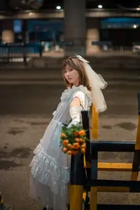YiTuYu Vol.8790: Pao Pao Xiao Mie – Contemplative Beauty in Pristine White Dress - image 2