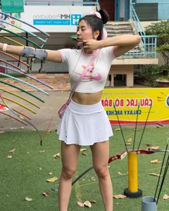 Gym Influencer's Archery Adventure: Style, Sports, and the Reality of Training Marks - image 6