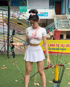 Gym Influencer's Archery Adventure: Style, Sports, and the Reality of Training Marks - image 7