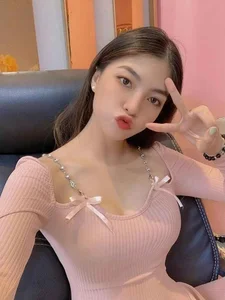 Stunning Summer Swimwear Gallery: Lam Dong Influencer Showcases Elegant Beach Style and Long Legs - image 1