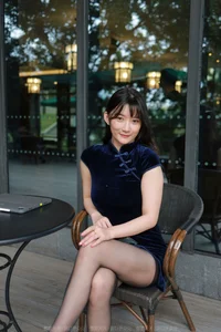 Qiu Qiu High-Slit Cheongsam and Black Silk Gallery by IESS - image 5