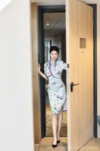 XiuRen No.10654: Yi Tian Tian's Alluring Elegance in Modern Qipao - image 2