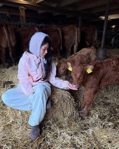 Viral Study Abroad Influencer Captivates Fans with Stunning Pastoral Shepherdess Photoshoot - image 1