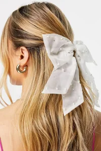 Embracing the Muse Aesthetic: The Ethereal Fashion Trend Taking Over - image 5