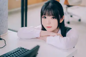 Coser Shimo: Discover Shimo's Secret Office Part02 – Innocent Charm in the Workplace - image 16