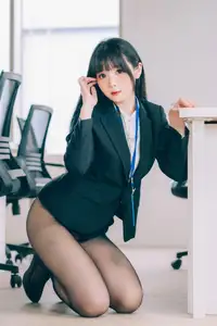 Coser Shimo: Discover Shimo's Secret Office Part02 – Innocent Charm in the Workplace - image 12