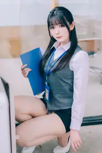 Coser Shimo: Discover Shimo's Secret Office Part02 – Innocent Charm in the Workplace - image 1
