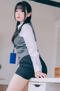 Coser Shimo: Discover Shimo's Secret Office Part02 – Innocent Charm in the Workplace - image 14