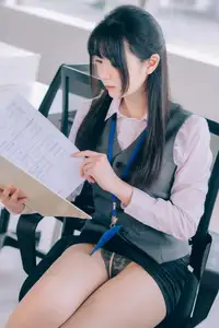 Coser Shimo: Discover Shimo's Secret Office Part02 – Innocent Charm in the Workplace - image 0