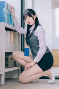 Coser Shimo: Discover Shimo's Secret Office Part02 – Innocent Charm in the Workplace - image 6