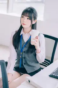 Coser Shimo: Discover Shimo's Secret Office Part02 – Innocent Charm in the Workplace - image 7