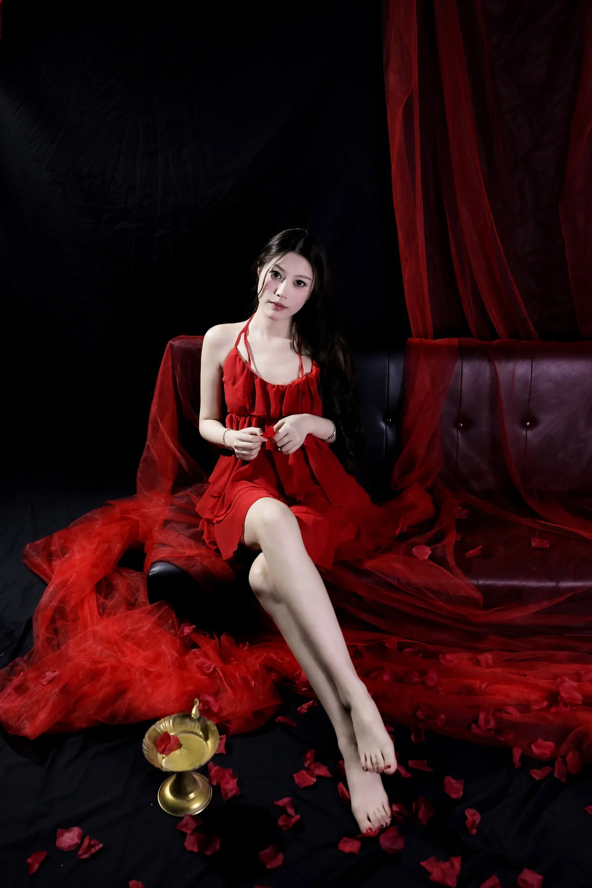 Red Romance: The Ethereal Art of Tian Tian in Exquisite Crimson Gauze