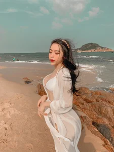 Elegant Portrait Gallery of Huỳnh Lâm Tố Ngân: Celebrating Vietnamese Beauty and Grace - image 17