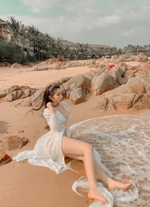 Elegant Portrait Gallery of Huỳnh Lâm Tố Ngân: Celebrating Vietnamese Beauty and Grace - image 20