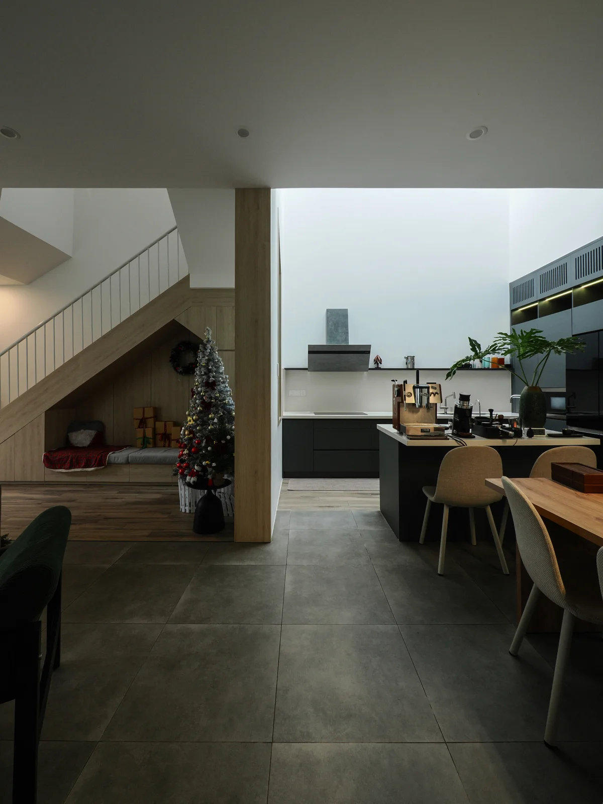 Modern Minimalist Sanctuary: A 235m² Da Nang Home Designed for Seamless Family Connection and Light