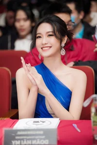 Doan Hai My Makes Radiant Public Appearance Following Husband Doan Van Hau’s Recent Social Media Controversy - image 5
