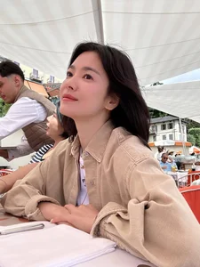 Song Hye Kyo's Iconic Short Hair Look from The World That They Live In: Timeless K-Drama Beauty Inspiration and Retro Style Trends - image 3