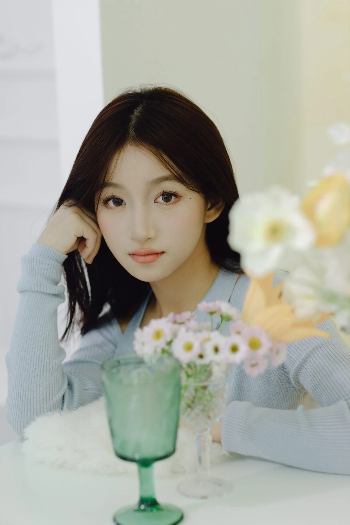 Elegant Portraiture in YiTuYu Art Language Vol.6010 Featuring Yu Er