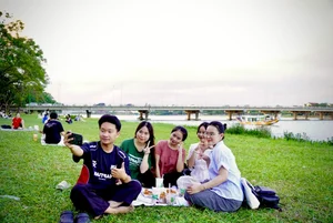 Experience the Magical Sunset at Perfume River, Hue: A Scenic Riverside Picnic Spot and Hidden Gem in Central Vietnam - image 1