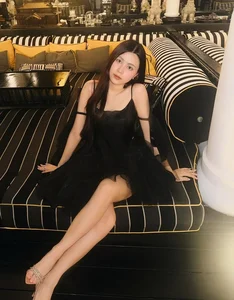 The Stunning Style Evolution of Hat De: Quyen Linh’s Youngest Daughter at 17 - image 2