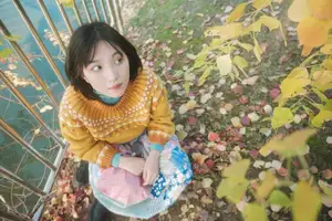 YiTuYu Art Language Vol.8738 Nan Nan: A Radiant Autumn Girl Embracing Warm Afternoon Sun - image 2
