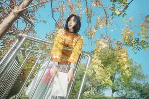 YiTuYu Art Language Vol.8738 Nan Nan: A Radiant Autumn Girl Embracing Warm Afternoon Sun - image 0