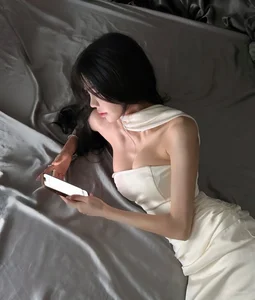 Mai Dora Captivates Fans with Sultry New Indoor Photoshoot Series - image 3