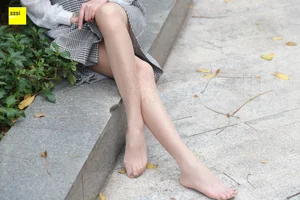 Casual Elegance: IESS Sixiangjia 264 Featuring Model Qiqi in Nude Stockings and Traditional Cloth Shoes - image 59