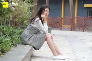 Casual Elegance: IESS Sixiangjia 264 Featuring Model Qiqi in Nude Stockings and Traditional Cloth Shoes - image 65